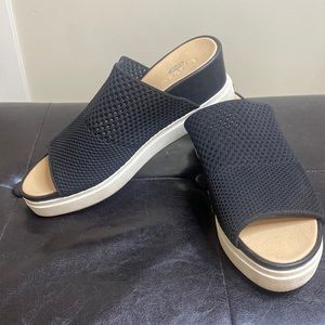 Dr. Scholls woven platform slides